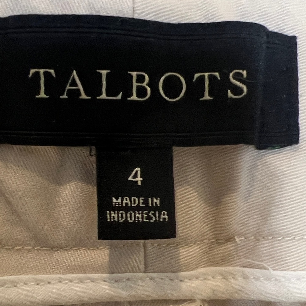 Talbots Women's Cream Bermuda Shorts size 4 - Picture 2 of 10